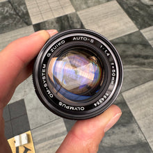 Load image into Gallery viewer, Olympus OM 50mm f/1.4 lens - boxed!