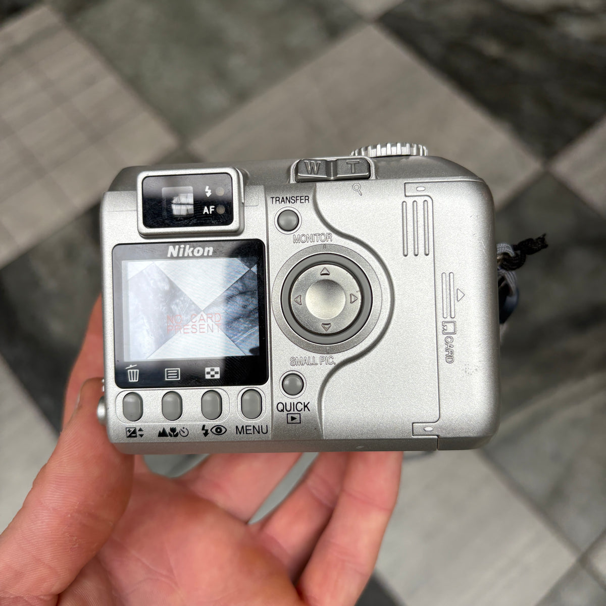 ■完動品 Nikon COOLPIX 885　動作確認済み □完動品 Nikon COOLPIX 885 動作確認済み Yahoo!オークション