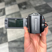 Load image into Gallery viewer, Sony HDR-CX190E Handycam