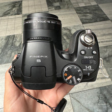 Load image into Gallery viewer, Fujifilm FinePix S2980