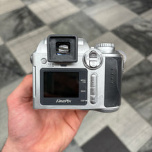 Load image into Gallery viewer, Fujifilm FinePix S3000