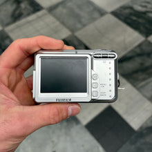 Load image into Gallery viewer, Fujifilm finepix A700