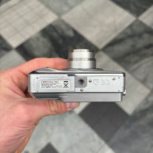 Load image into Gallery viewer, Fujifilm finepix A700