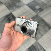 Load image into Gallery viewer, The Fujifilm FinePix F480