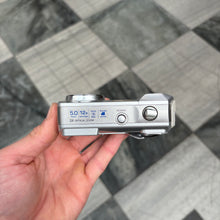 Load image into Gallery viewer, Olympus Camedia C-500 Zoom