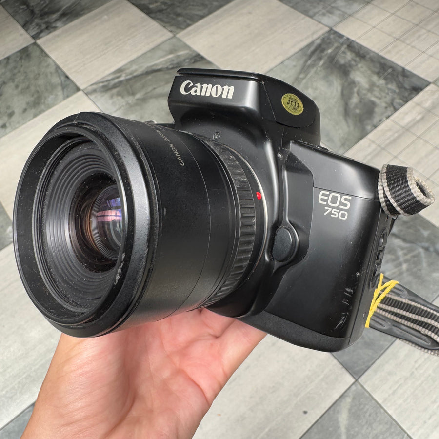 Canon EOS 750