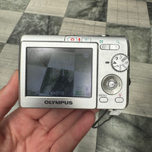 Load image into Gallery viewer, Olympus FE-190