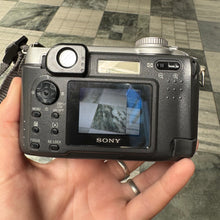 Load image into Gallery viewer, Sony CyberShot DSC-S75