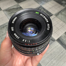 Load image into Gallery viewer, MC Magnon Auto 28mm f/2.8 Lens