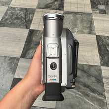 Load image into Gallery viewer, Panasonic NV-DS38 Mini DV