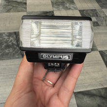 Load image into Gallery viewer, Olympus T20 Electronic Flash