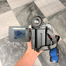 Load image into Gallery viewer, Sony CCD-TRV31E