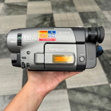 Load image into Gallery viewer, Sony CCD-TRV24E Handycam Vision