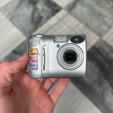 Nikon Coolpix 5600