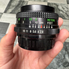 Load image into Gallery viewer, Vivitar Auto Wide-Angle 28mm f/2.8 Lens