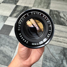 Load image into Gallery viewer, Olympus E.Zuiko Auto-T 100mm f/3.5 Lens