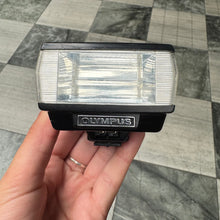 Load image into Gallery viewer, Olympus T20 Electronic Flash