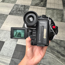 Load image into Gallery viewer, Sony Handycam Vision CCD-TRV23E