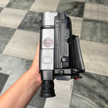 Load image into Gallery viewer, Sony Handycam Vision CCD-TRV23E