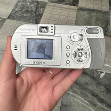 Load image into Gallery viewer, Sony Cybershot DSC- P52