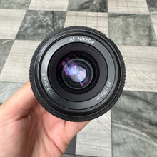 Load image into Gallery viewer, AF Nikkor 35-70mm f/3.3-4.5 Lens