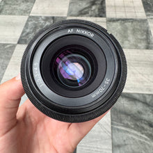 Load image into Gallery viewer, AF Nikkor 35-70mm f/3.3-4.5 Lens