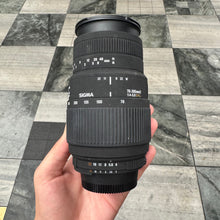 Load image into Gallery viewer, Sigma 70-300mm f/4-5.6 DG Lens
