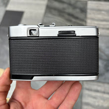 Load image into Gallery viewer, Olympus Trip 35