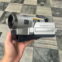 Load image into Gallery viewer, Sony Handycam CCD-TRV218e