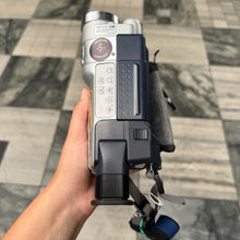 Load image into Gallery viewer, Sony Handycam CCD-TRV218e