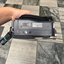 Load image into Gallery viewer, Sony Handycam CCD-TRV218e