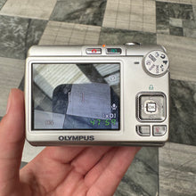 Load image into Gallery viewer, Olympus FE-270