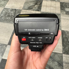 Load image into Gallery viewer, Olympus Electronic T32 Flash