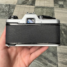 Load image into Gallery viewer, Olympus OM-10 Body