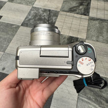 Load image into Gallery viewer, Olympus Camedia C-720 Ultra Zoom