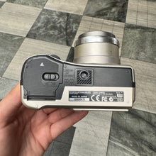 Load image into Gallery viewer, Olympus Camedia C-720 Ultra Zoom