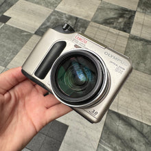 Load image into Gallery viewer, Olympus Camedia C-720 Ultra Zoom