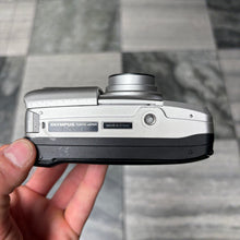 Load image into Gallery viewer, Olympus Superzoom 105G