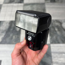 Load image into Gallery viewer, Nikon Speedlight SB-28 Speedlight