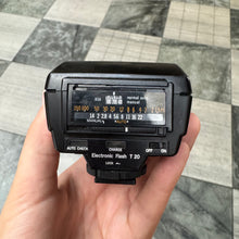 Load image into Gallery viewer, Olympus T20 Electronic Flash