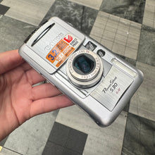 Load image into Gallery viewer, Canon Powershot S30