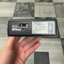 Load image into Gallery viewer, Nikon Speedlight SB-10 Flash
