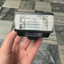 Load image into Gallery viewer, Olympus T20 Electronic Flash