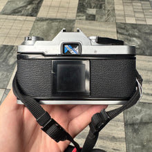 Load image into Gallery viewer, Olympus OM-30 Body