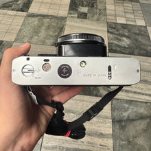 Load image into Gallery viewer, Olympus OM-30 Body