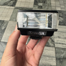 Load image into Gallery viewer, Olympus T20 Electronic Flash