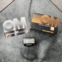 Load image into Gallery viewer, Olympus Electronic T32 Flash