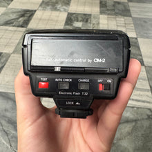 Load image into Gallery viewer, Olympus Electronic T32 Flash