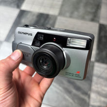 Load image into Gallery viewer, Olympus Superzoom 105R