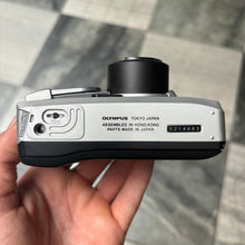 Load image into Gallery viewer, Olympus Superzoom 105R